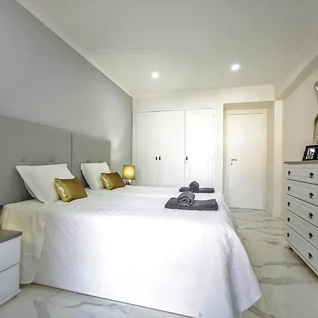 Apartamento Iva Moderno Com Piscina アルブフェイラ